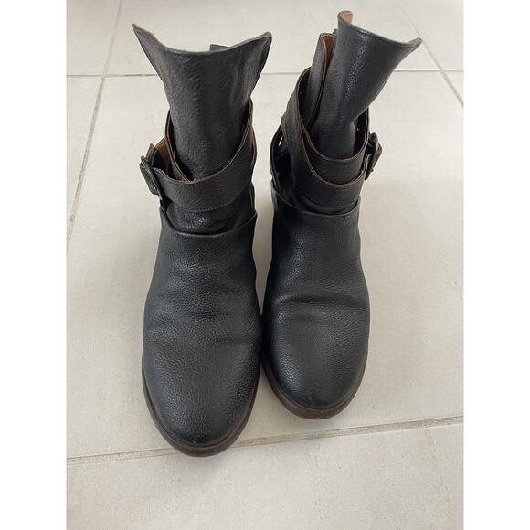 P. Monjo Ankle Boots Strappy Pull On Leather FLAWS
